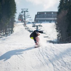 Is it cheaper to ski in Japan or Europe? How much does it cost? Which is the best choice?