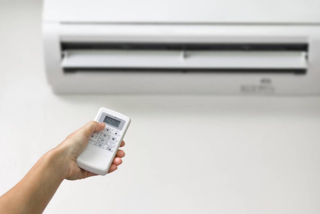 remote control of the air conditioner ac 2024 10 17 02 02 05 utc 1