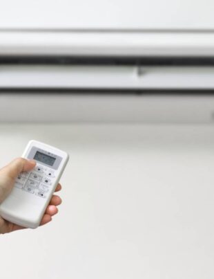 remote control of the air conditioner ac 2024 10 17 02 02 05 utc 1