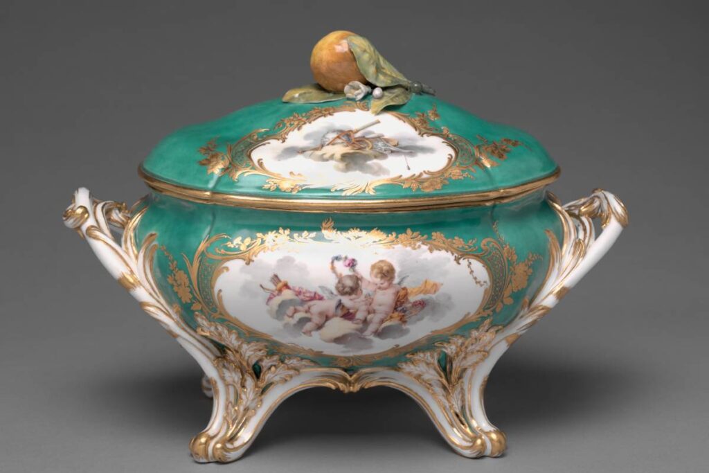 Sevres Porcelain Manufactory Covered Tureen Terrine du roi 1949.15 Cleveland Museum of Art