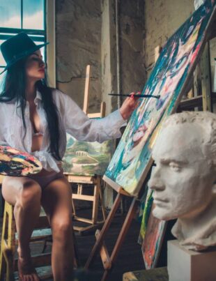 woman painting 2025 03 17 09 19 58 utc 1